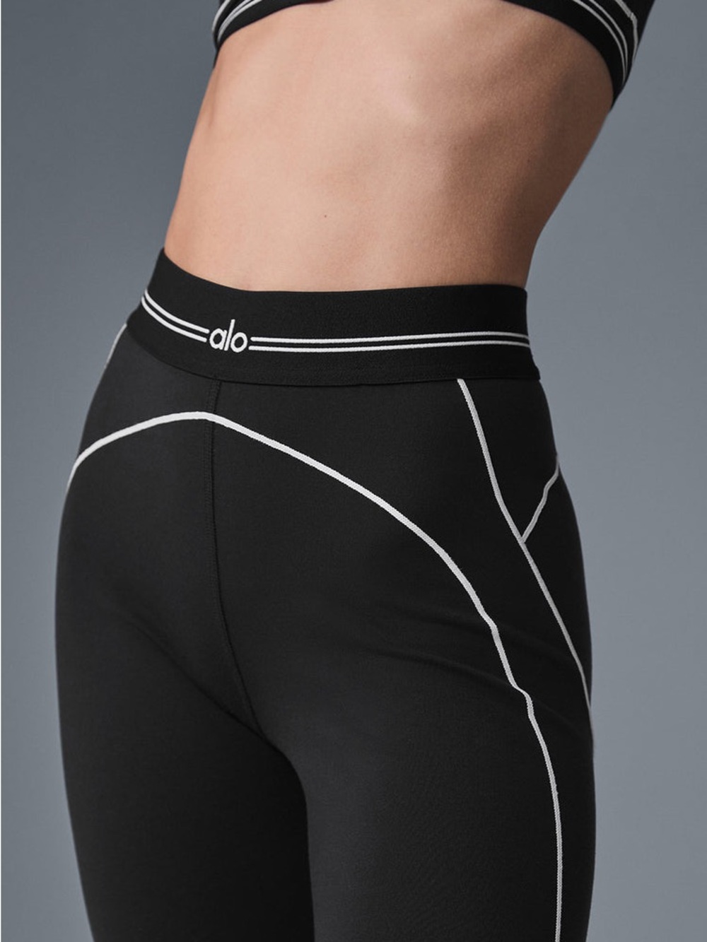 ALO Airbrush High-Waist Heart Throb Legging - Picture 4 of 7